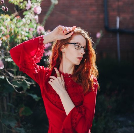 Miss Chloe ASMR model akt fotos