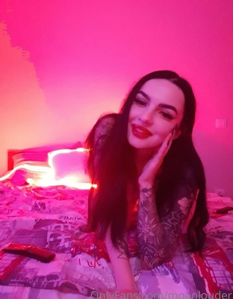 moanlouder model kunst foto