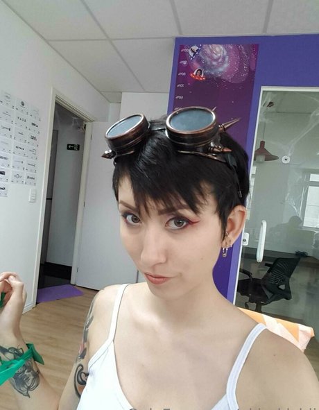 akirakichii schauspielerin sexy bilder