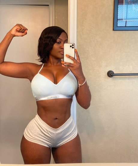 Babeth Lando kostenlose sexy bild