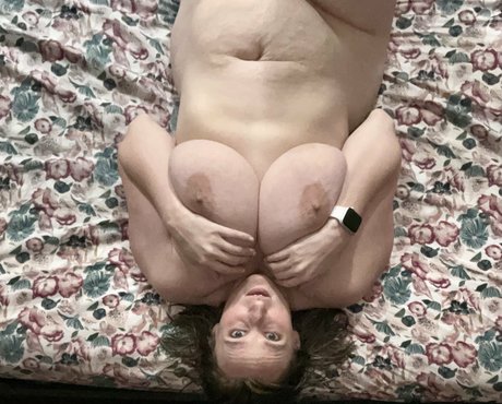 momoffduty model pornographische archiv