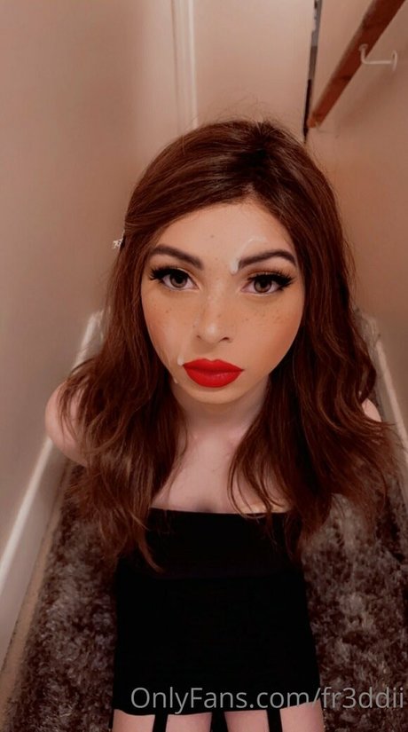 Fr3ddii nacktheit hübsche fotos