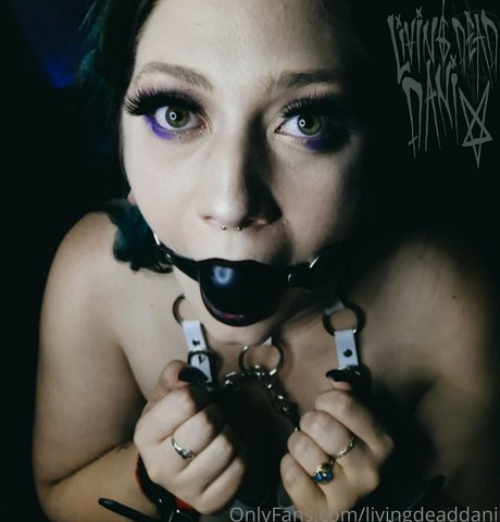 livingdeaddani schöne nackt galerie