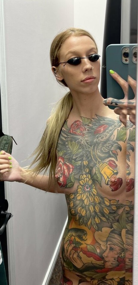 Eggstar model porno foto