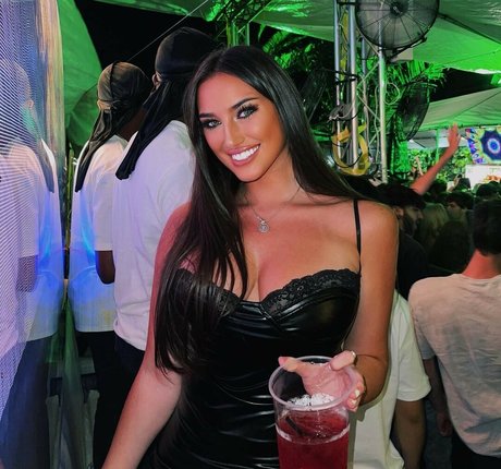 Taylor Alessi exklusive perfekte fotos