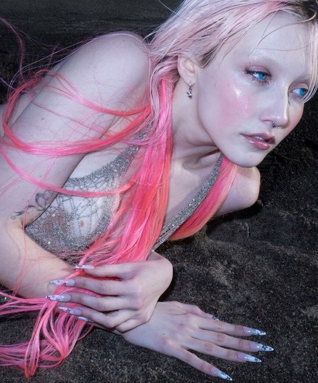 Chloe Moriondo kunst pornografische bilder