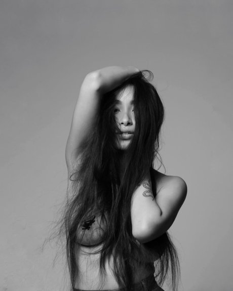 Hitomi Mochizuki sexy pornografische galerien