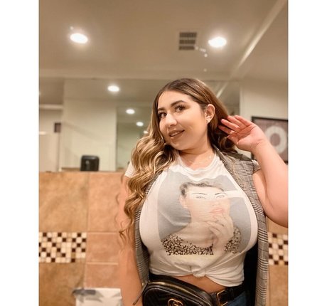 asiatische domina onlyfans erwachsene hübsche foto