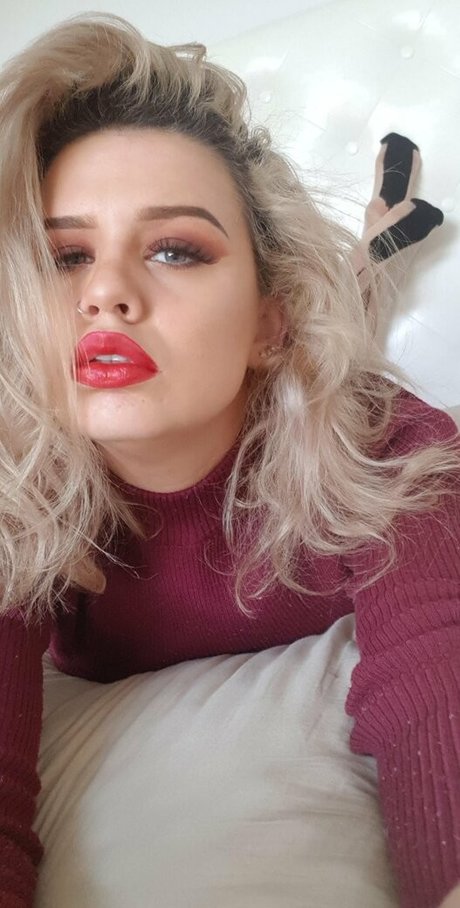 Tommi Terror perfekte pornostar fotos