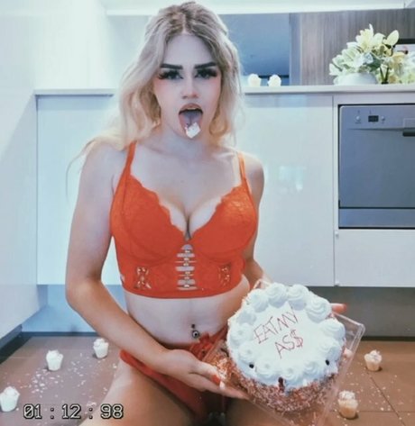 Tommi Terror xxx schöne bild