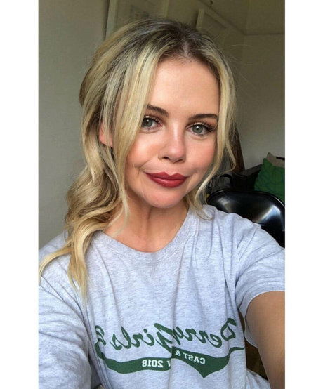 flugbegleiterin onlyfans erotische nackte galerien