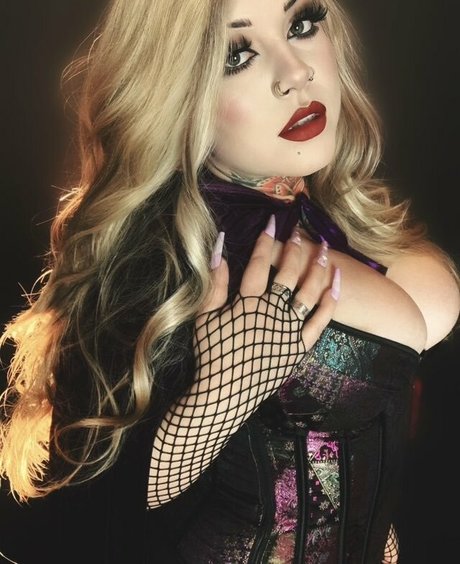 illbeurgirl hübsche nacktheit bild