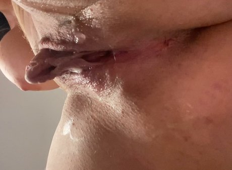 Alice Big Clit xxx porno foto