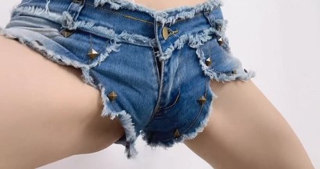 Lucky Lily top nackte archiv