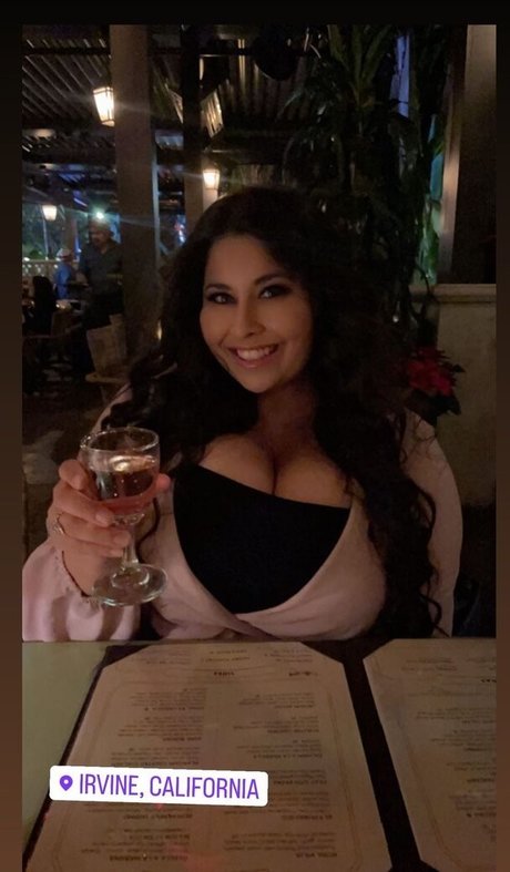 Vanessa Romero sexy top galerie