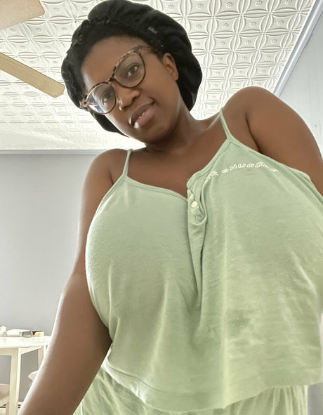 berühmte ladyboy-onlyfans erwachsene akt foto