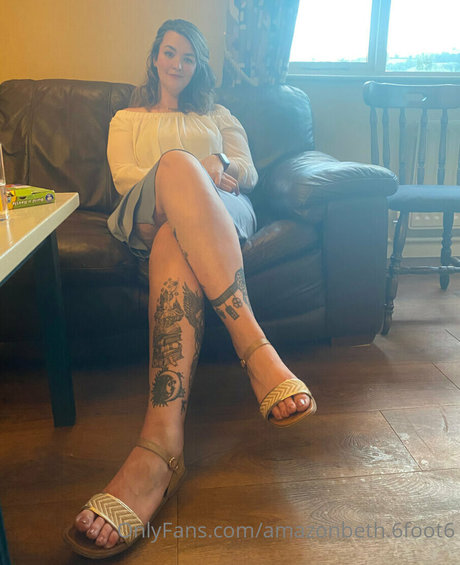 amazonbeth 6foot6 Bilder