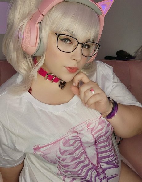 cesaillee hübsche nacktheit bild