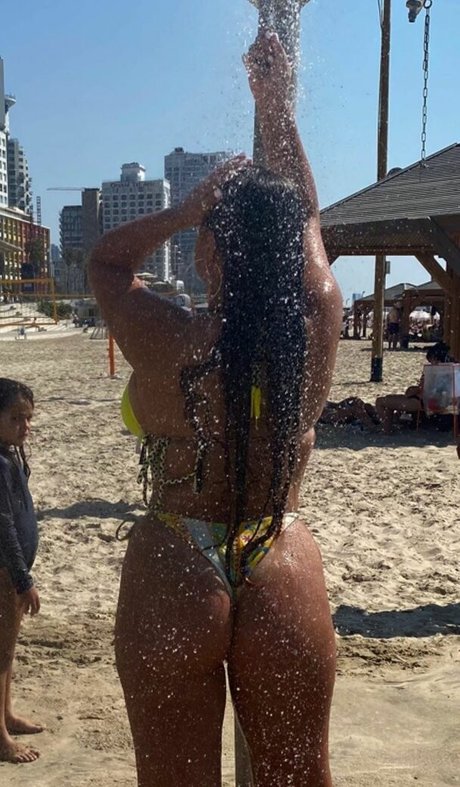 Adva A erotische porno fotos