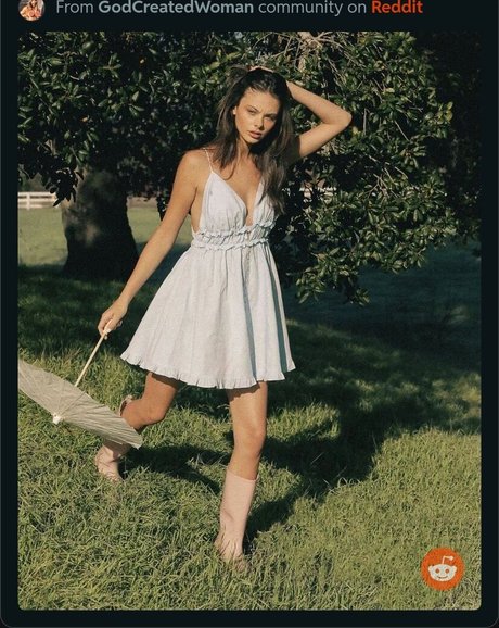 Meika Woollard top nackten foto