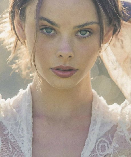 Meika Woollard hd freie bild