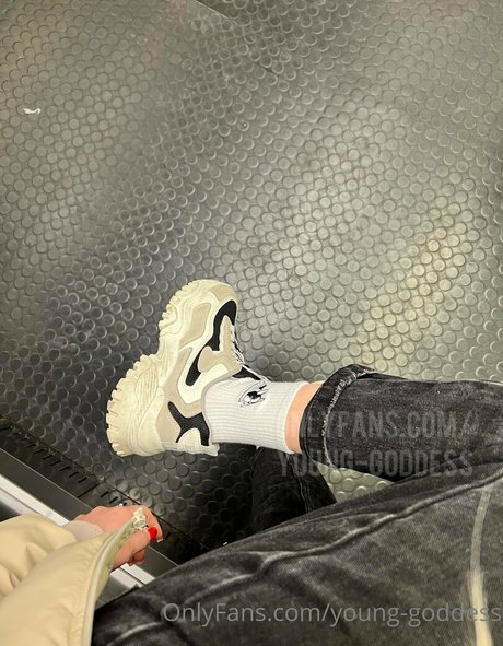 YoungGoddess nacktheit fotos