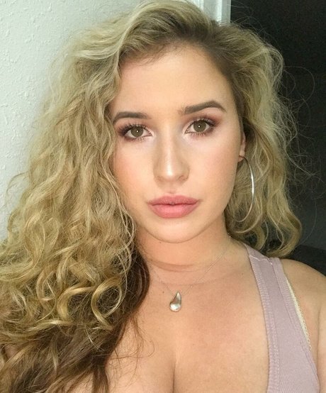 baby brünette onlyfans xxx top bilder