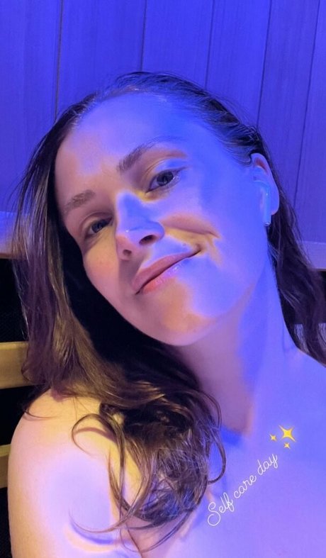 Eliza Taylor model hd foto