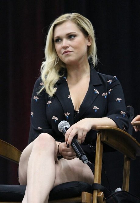 Eliza Taylor hd nackt galerien