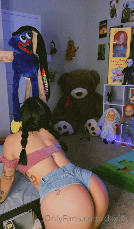 Dayale Asmr model nackte archiv