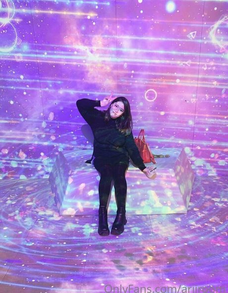 ariiroom nacktheit pornographische bilder