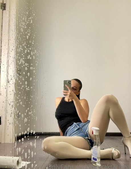 bayraktarivna exklusive pornographische galerien