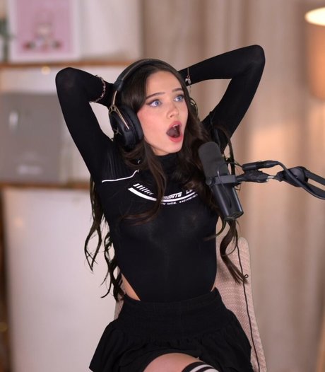 Lydia Violet perfekte nacktheit archiv