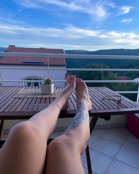 Baby Violent model erwachsene archiv