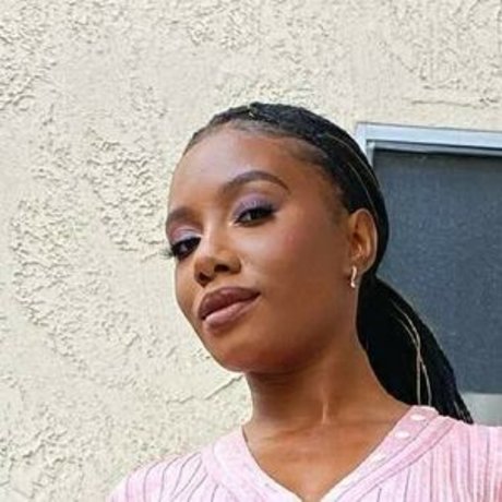 Imani Hakim erotische erwachsene bild