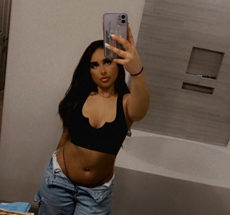 therealmeghnaa top pornographische galerien