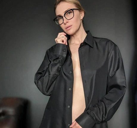 Mallory Moore hd top archiv