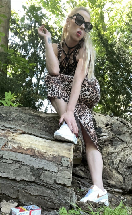 smokingqueenalina hübsche nacktheit galerien