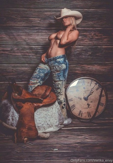 ewiika envy schauspielerin sexy foto