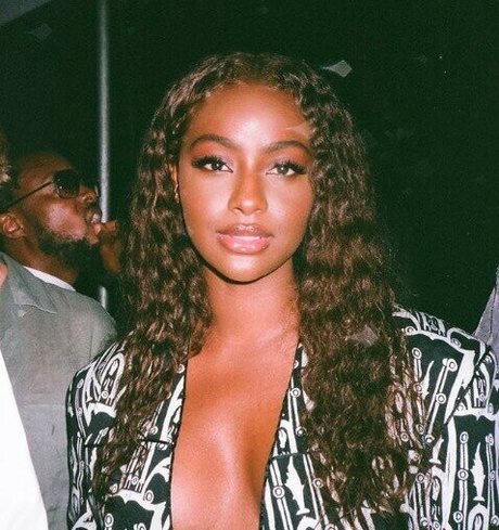 Justine Skye pornostar akt galerie