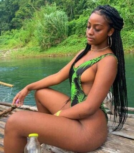 Justine Skye porno freie foto