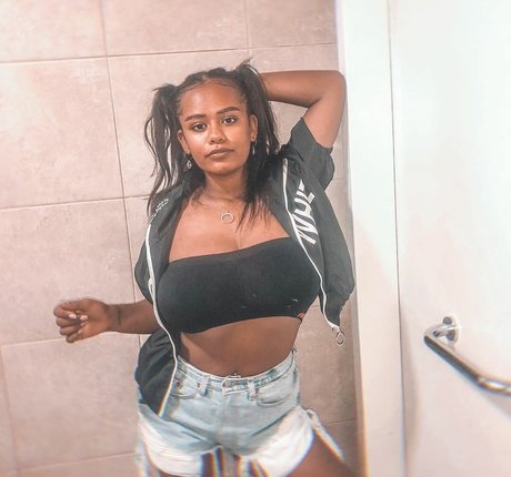 JustNati schöne pornostar bild