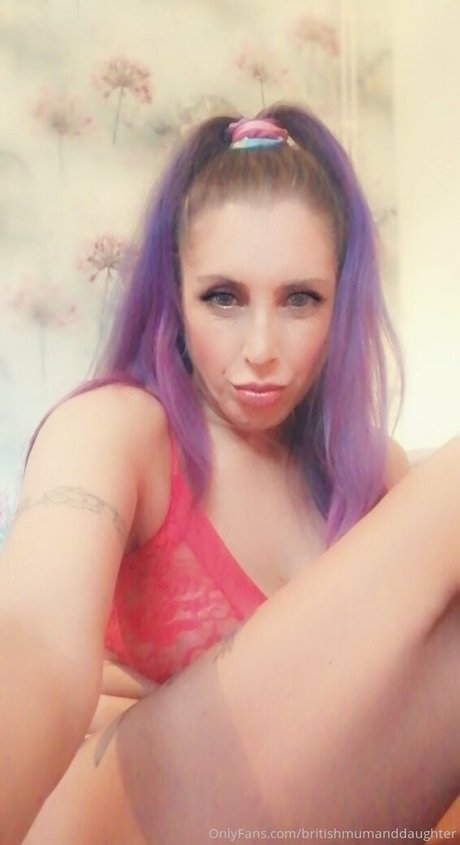 britishmumanddaughter perfekte akt bild