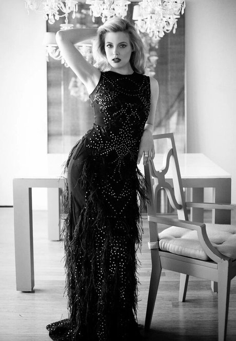 Gillian Jacobs model exklusive galerie