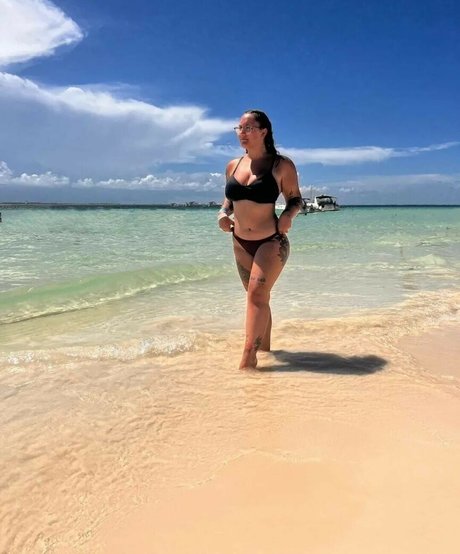 Melina Azzizi porno schöne archiv