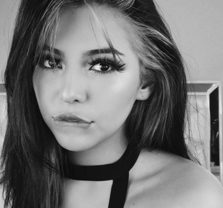 Yourweirdbaby model akt foto