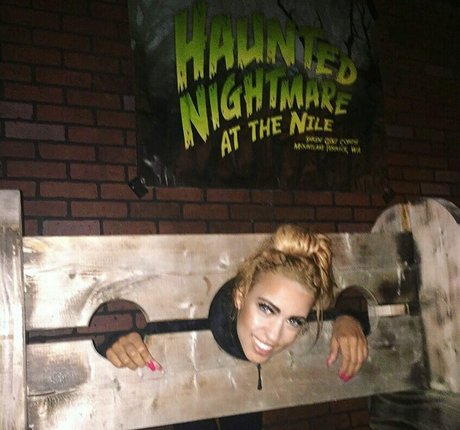 MoreSaige schauspielerin xxx fotos