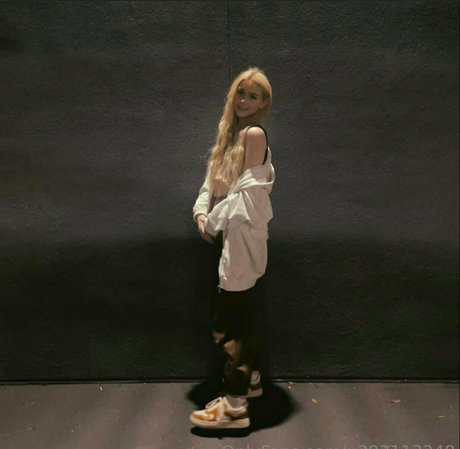 ellamoorepls heiße nackte fotos