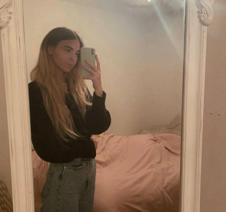 ellamoorepls exklusive nackten foto