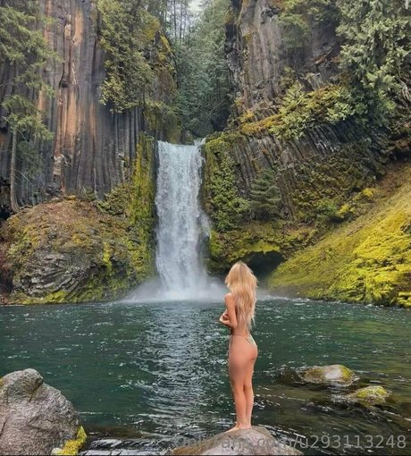 ellamoorepls erwachsene schöne foto